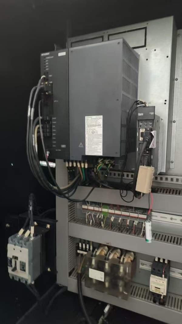 刚刚买下一台台群钻工中心，原版原漆，原装机况，有试.