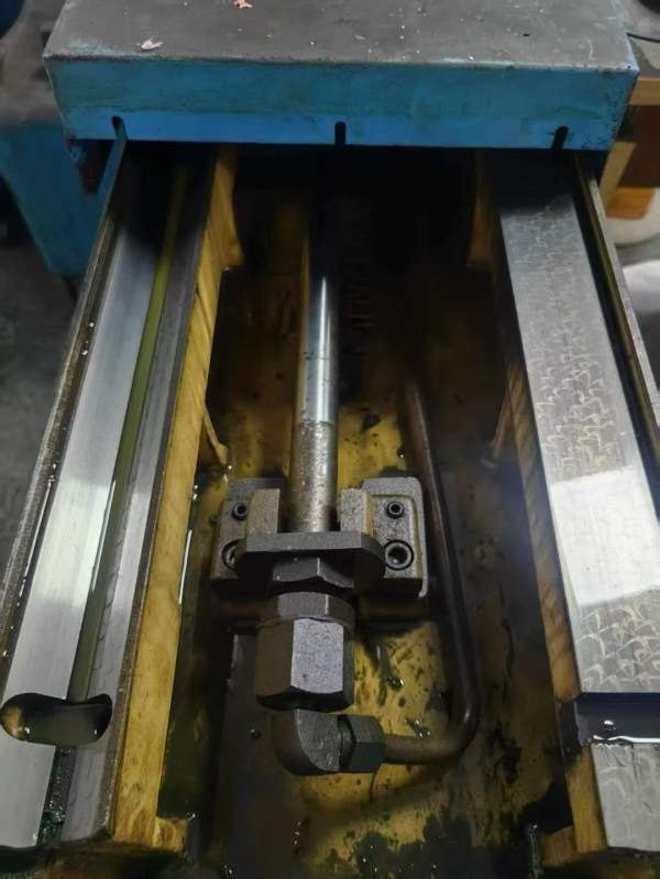 在位处理格兰德1332A1500外圆磨，精度能做到1丝内，轨.