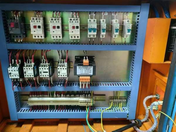 在位处理格兰德1332A1500外圆磨，精度能做到1丝内，轨.