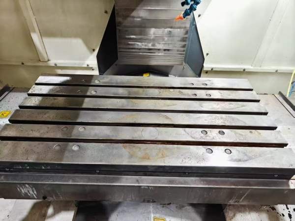 新到一台2022年非常少用一线品牌乔峰V-8加工中心，发.