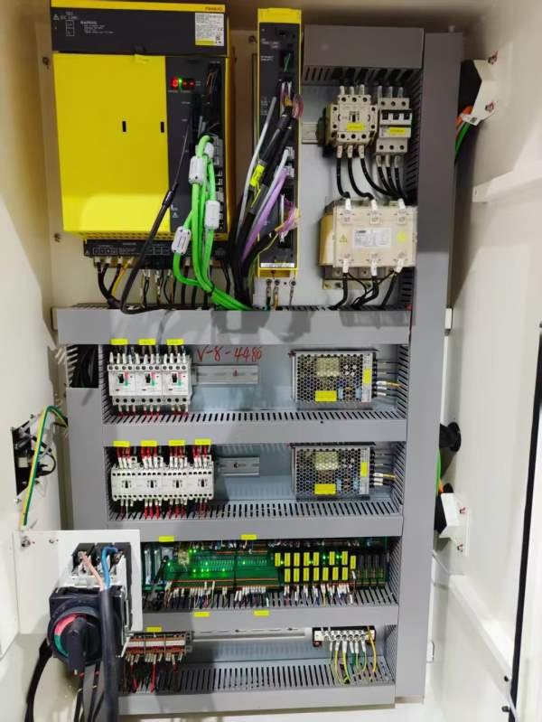 新到一台2022年非常少用一线品牌乔峰V-8加工中心，发.