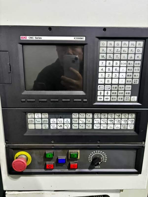 2011年宝丰800数控铣床，凯恩帝系统，三硬轨，8000转.