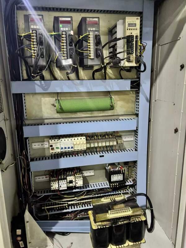 2011年宝丰800数控铣床，凯恩帝系统，三硬轨，8000转.