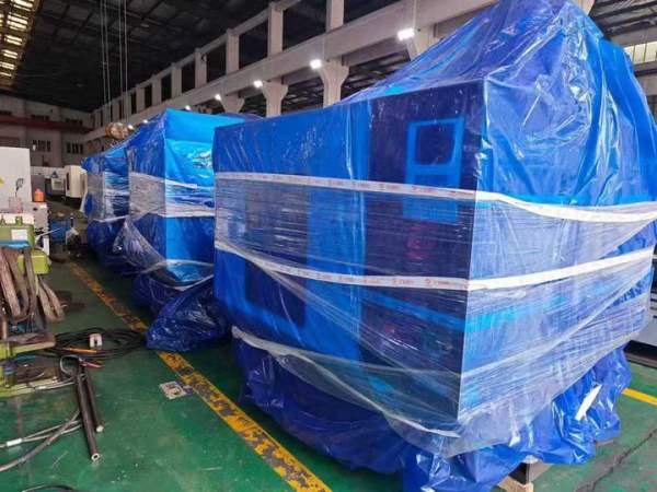 昆山河海全新855加工中心到货，三菱M80系统，三轴滚柱.