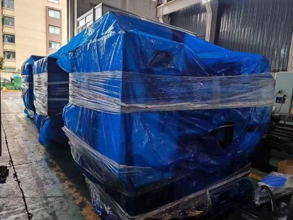 昆山河海全新855加工中心到货，三菱M80系统，三轴滚柱.