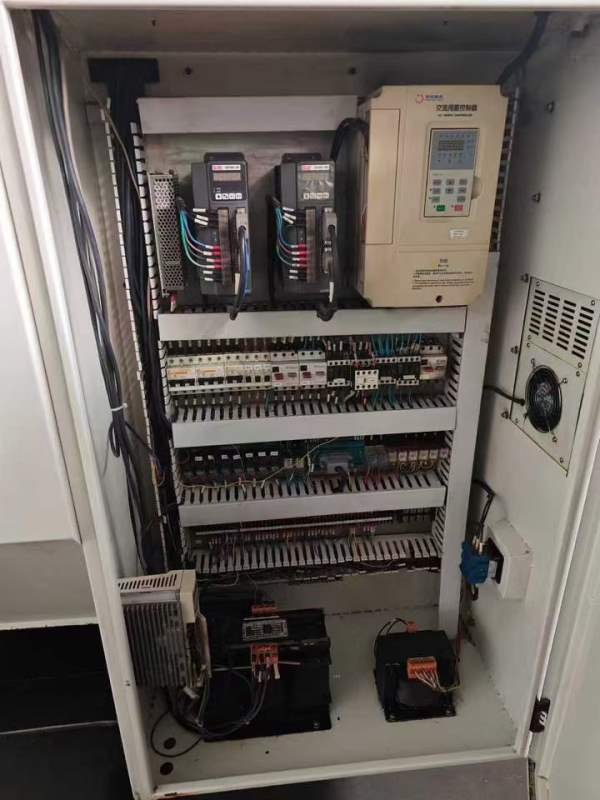 精品云南精机45斜轨车床，6寸卡盘，8工位刀塔，凯恩帝.