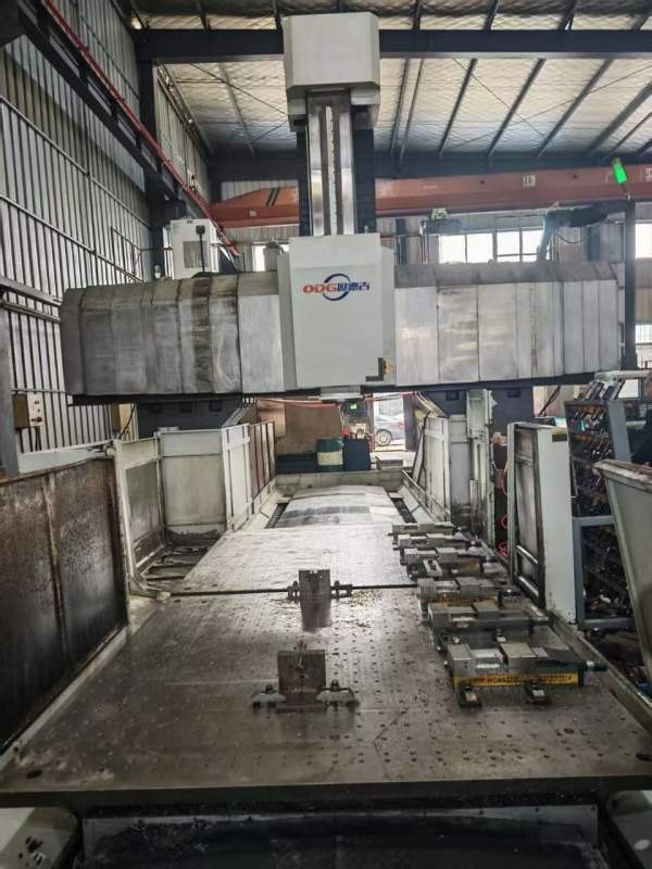 超重型欧德吉4030五面体镗铣床，三轴光栅尺，自动头側.