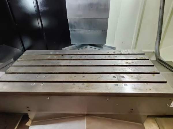 乔锋EV-1160加工中心2022年，还有一台三菱M80系统三轴.