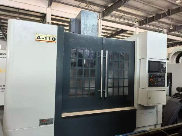 南京佳有1160加工中心两线一硬导轨.三菱M80系统BT40主.