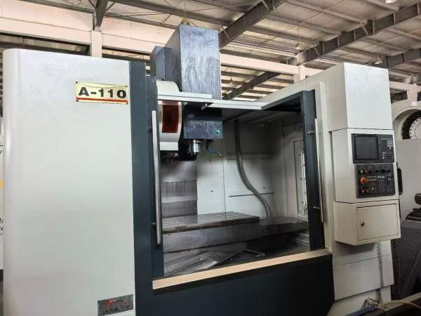 南京佳有1160加工中心两线一硬导轨.三菱M80系统BT40主.