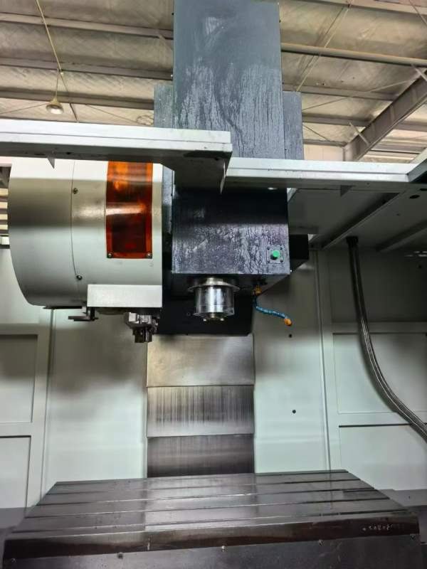 南京佳有1160加工中心两线一硬导轨.三菱M80系统BT40主.