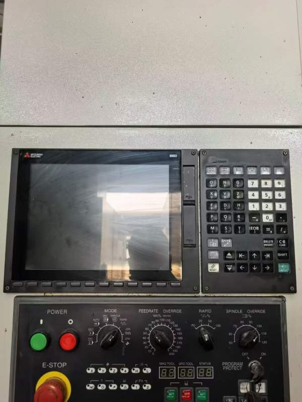 南京佳有1160加工中心两线一硬导轨.三菱M80系统BT40主.