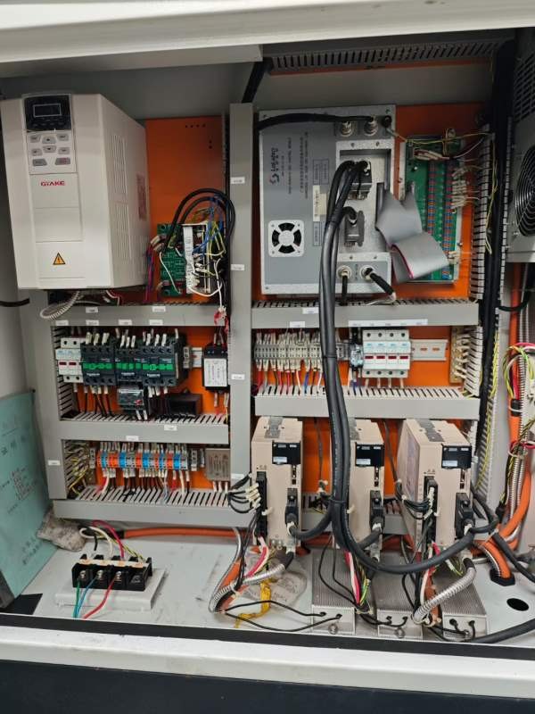 扬森 YS601A-H1雕铣机，工作台mm，三轴行程X600/Y500/.