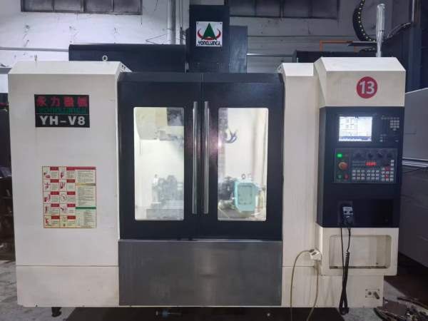 昆山永力源数控立加三轴滚柱导轨.三菱M80系统BT40主轴.