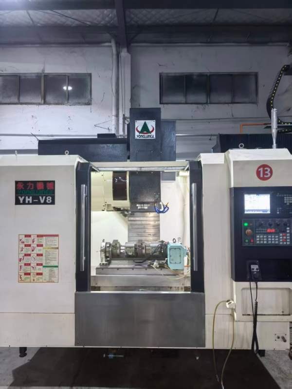 昆山永力源数控立加三轴滚柱导轨.三菱M80系统BT40主轴.