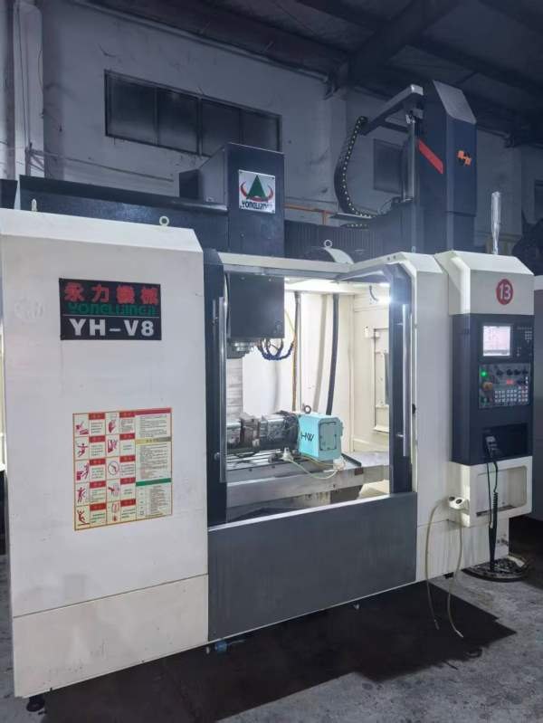 昆山永力源数控立加三轴滚柱导轨.三菱M80系统BT40主轴.