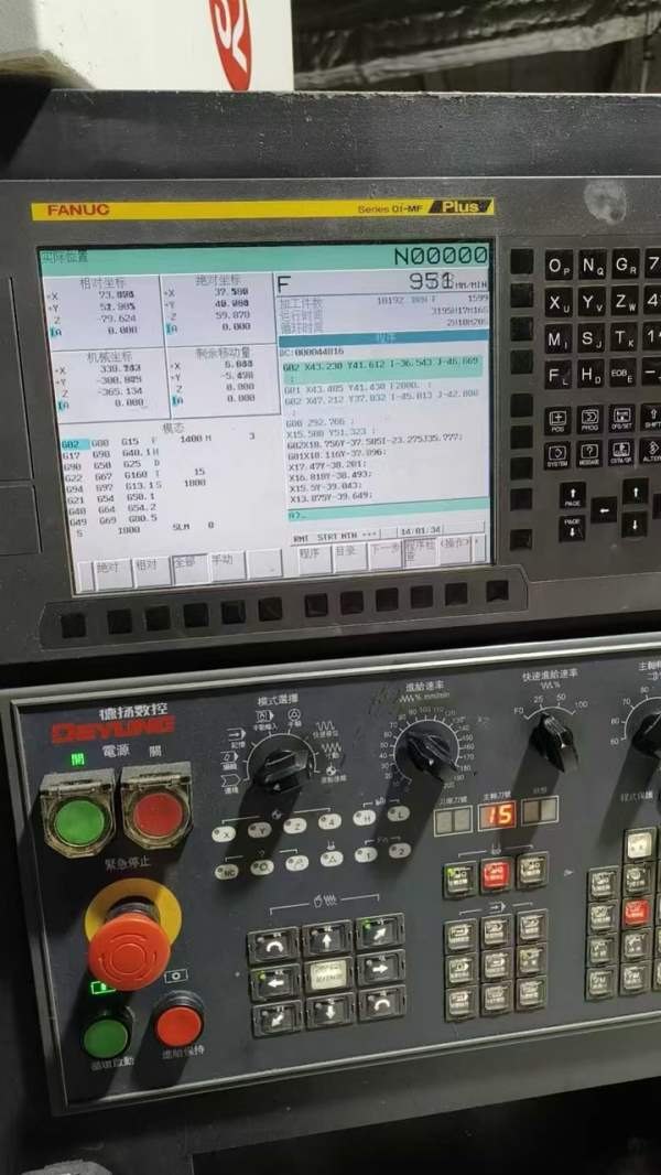 德扬DV850加工中心，2022年出厂，三轴线轨，发那科普.