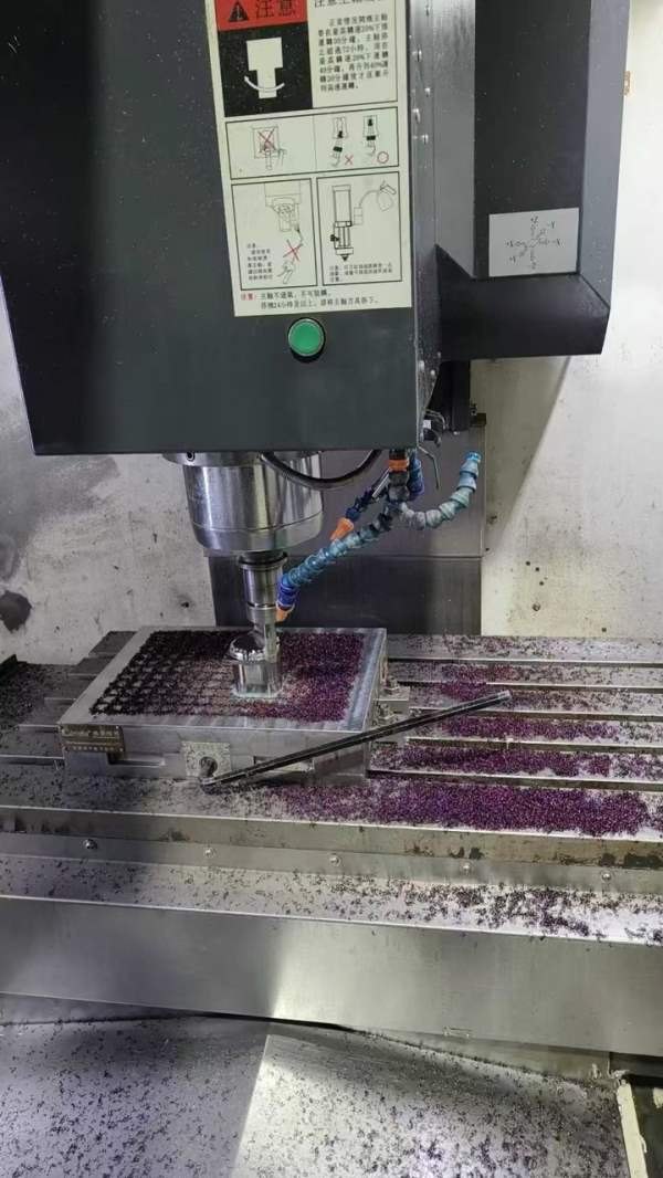 德扬DV850加工中心，2022年出厂，三轴线轨，发那科普.