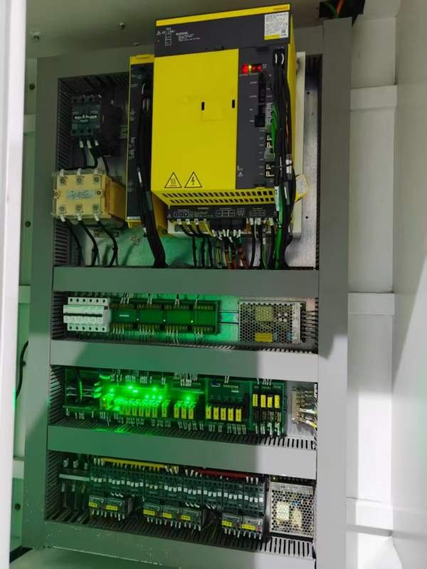 新到一台2023年亚克1380加工中心，带主轴中心出水，发.