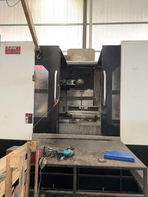 刚刚买下乔峰630单台卧加，工作台630630，三轴行程130.