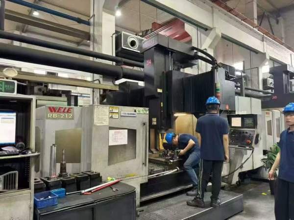 同款6台。威立212龙门，工作台1.1米2米，门宽1.2米，.