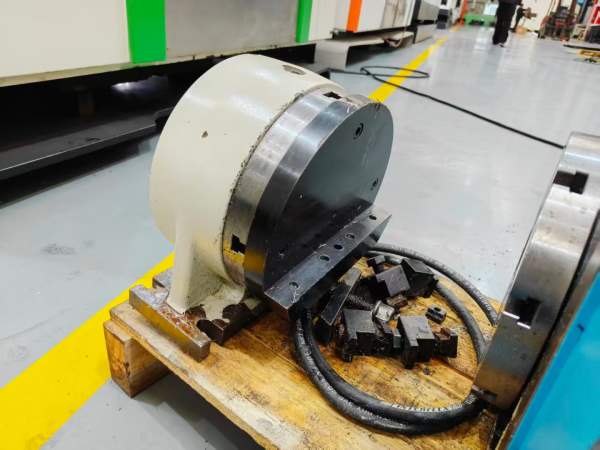 255四轴一套，三菱m80系统，带液压站