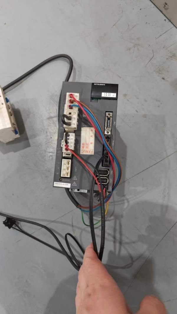 255四轴一套，三菱m80系统，带液压站