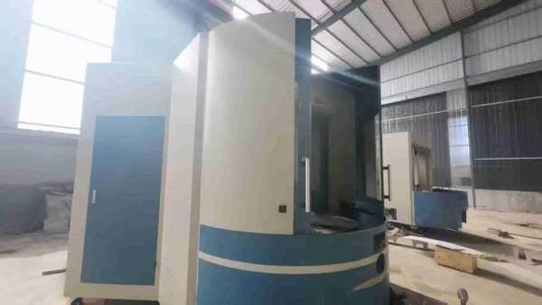 台湾大立630卧加，2台回转交换双工位，BT50齿轮头，三.