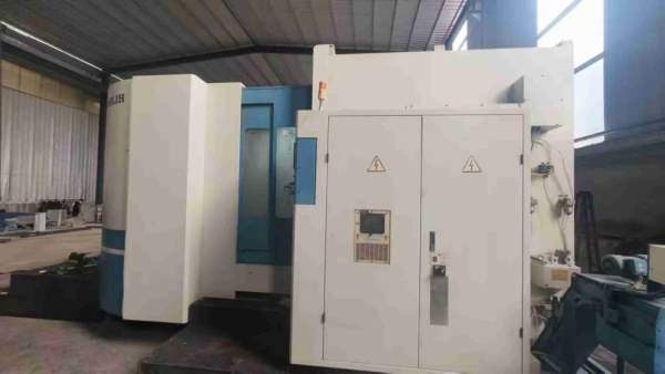 台湾大立630卧加，2台回转交换双工位，BT50齿轮头，三.