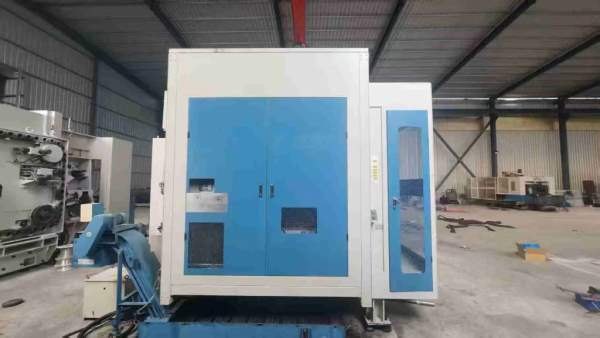 台湾大立630卧加，2台回转交换双工位，BT50齿轮头，三.