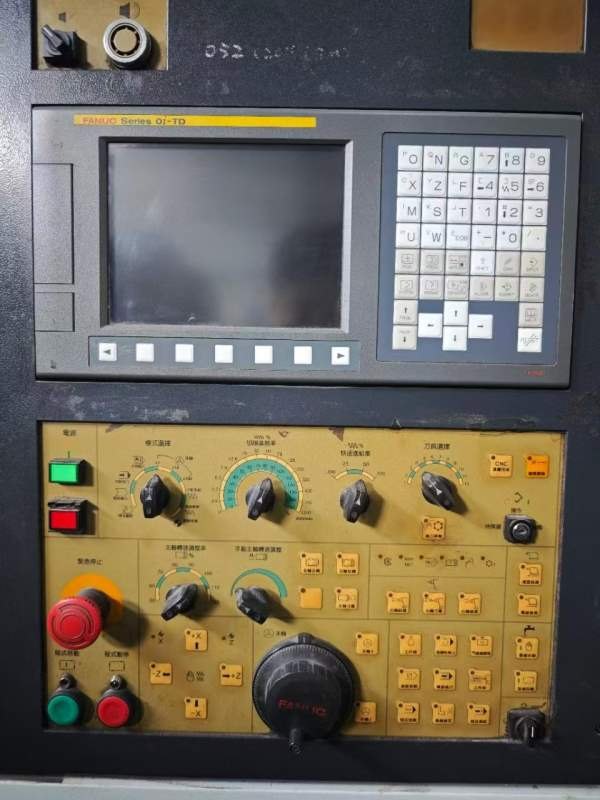 台湾加育JG-300重型数控车床，泷泽110同款机型，10寸.