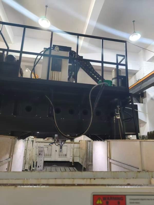 吉德特3018龙门，两线一硬，BT50主轴6000转，工作台30.