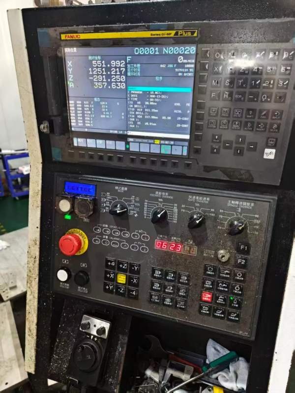 吉德特3018龙门，两线一硬，BT50主轴6000转，工作台30.