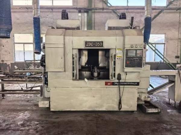 金沙ZDC-350倒立车双主轴，双刀塔结构主轴12寸，8工位.