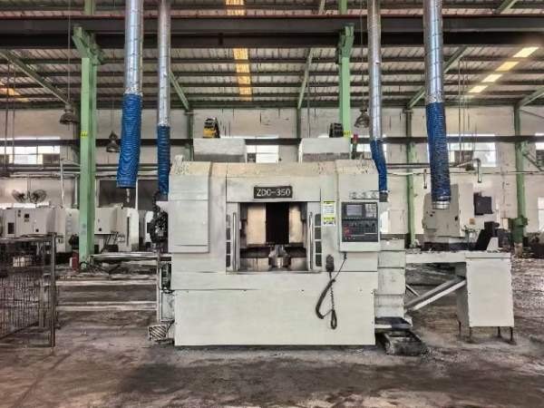 金沙ZDC-350倒立车双主轴，双刀塔结构主轴12寸，8工位.