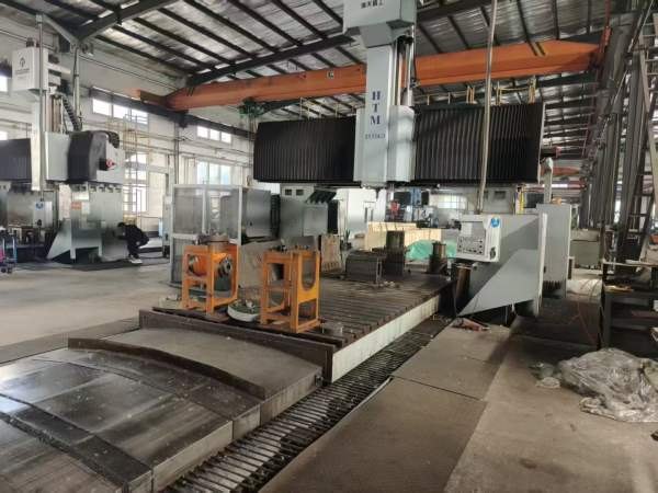 新定海天重型6米龙门，工作台2.5米6米，门宽3.2米，门.