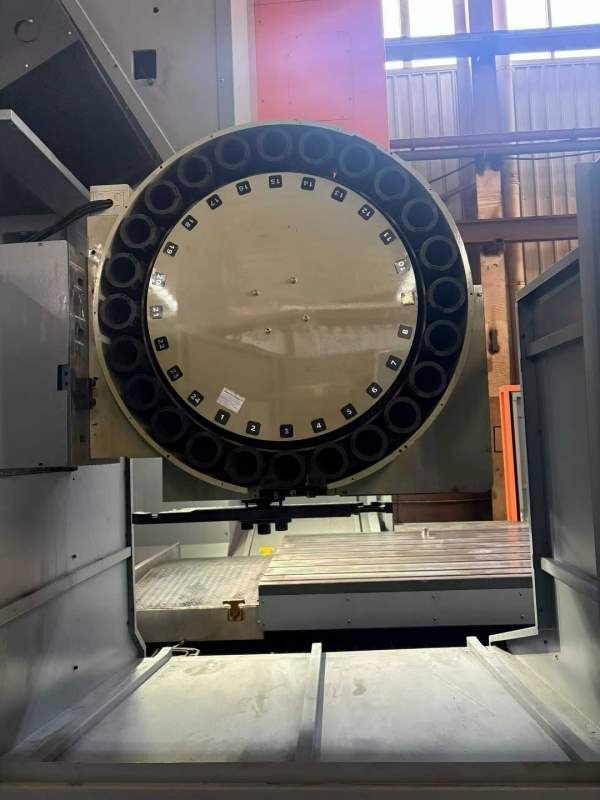 工厂在位，日发3022龙门加工中心．带刀库齿轮头中心出.