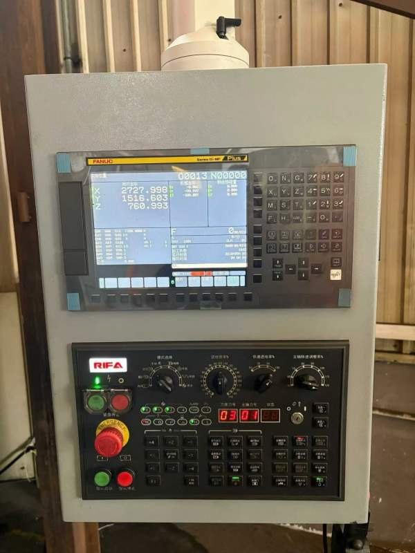 工厂在位，日发3022龙门加工中心．带刀库齿轮头中心出.