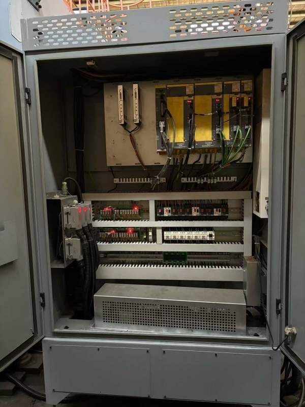 工厂在位，日发3022龙门加工中心．带刀库齿轮头中心出.