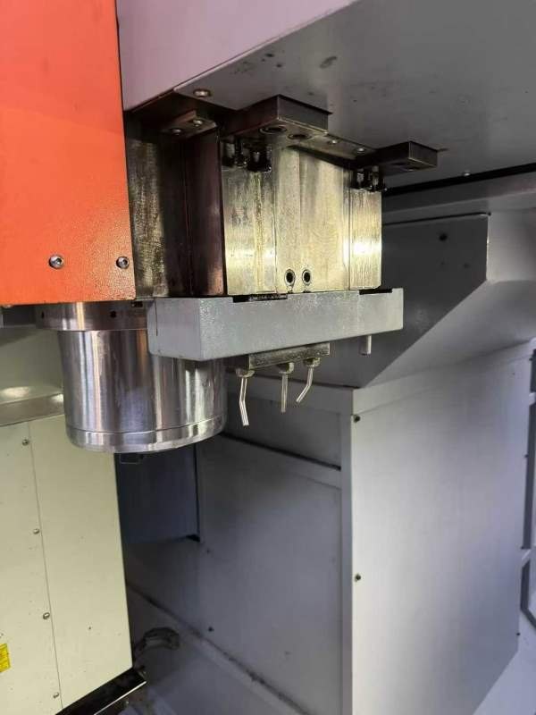 工厂在位，日发3022龙门加工中心．带刀库齿轮头中心出.