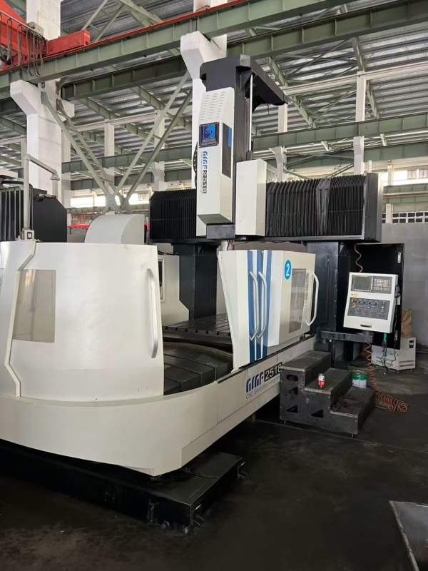 南通国胜2518数控龙门，工作台2500/1500mm，门宽1800m.