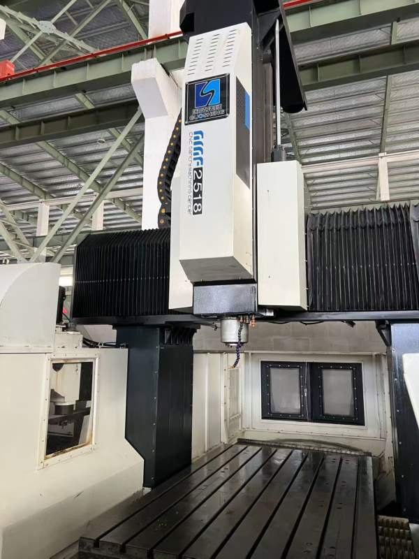 南通国胜2518数控龙门，工作台2500/1500mm，门宽1800m.