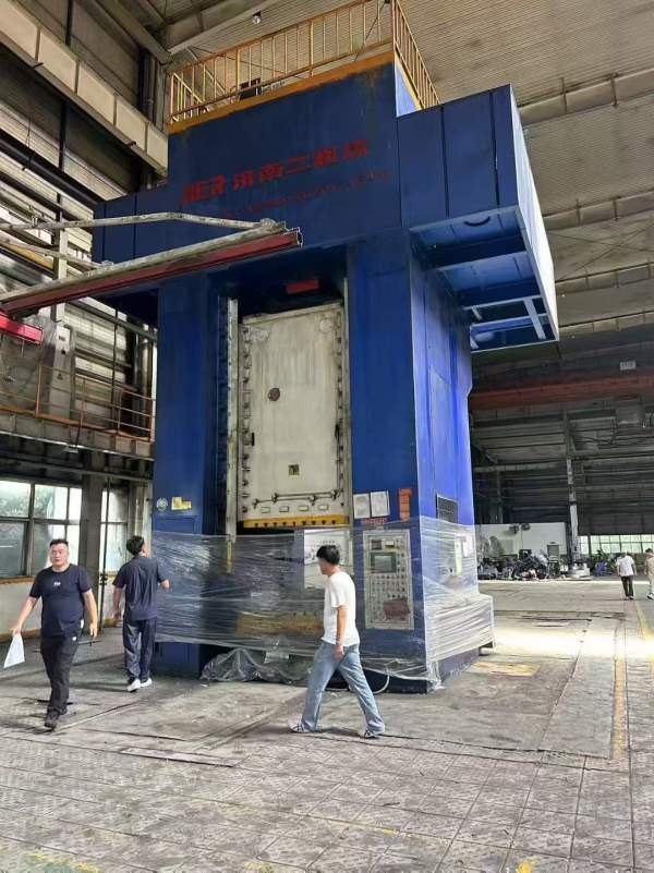 出售：国之重器，济南二机1250吨闭式单点重型压力机，.