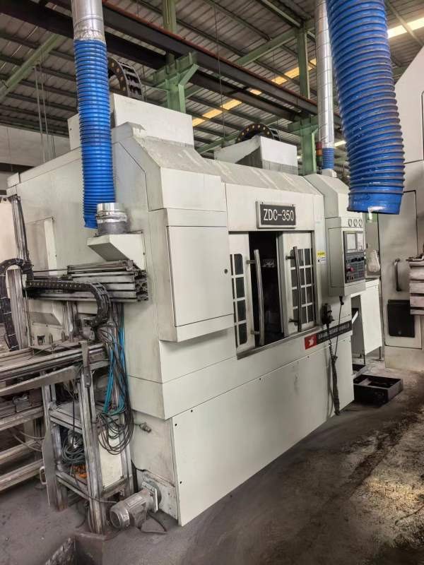 金沙ZDC-350倒立车双主轴，双刀塔结构主轴12寸，8工位.