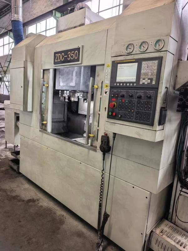 金沙ZDC-350倒立车双主轴，双刀塔结构主轴12寸，8工位.
