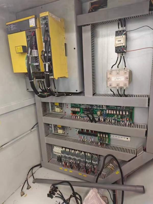 2020年银尚855加工中心一台，只用三千多小时，三线规.