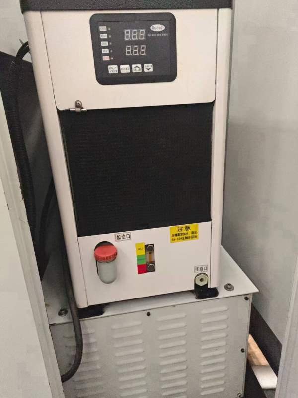 2020年银尚855加工中心一台，只用三千多小时，三线规.