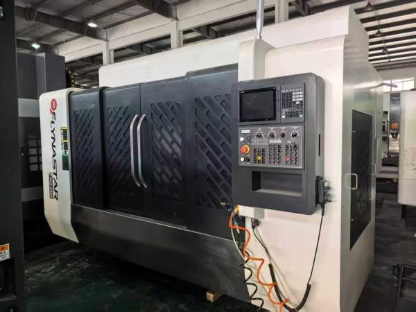 飞纳斯2500钻工中心，Y轴四条线轨