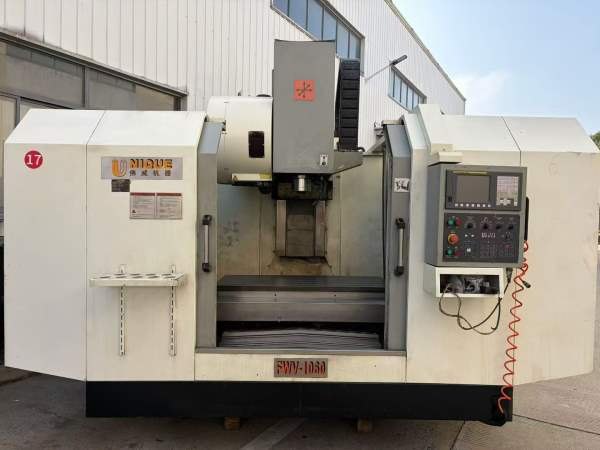 佛威1060加工中心，三轴硬轨，发那科mf系统，bt40台湾.
