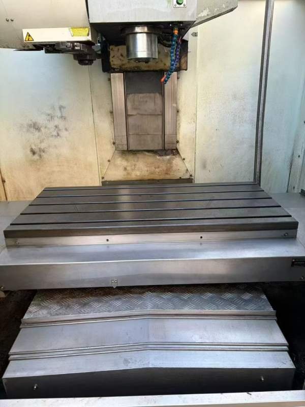 佛威1060加工中心，三轴硬轨，发那科mf系统，bt40台湾.